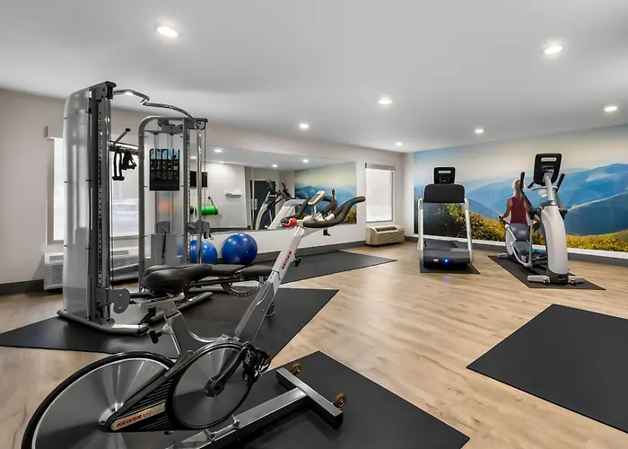 Hotel Clarion Pointe Apex - Holly Springs