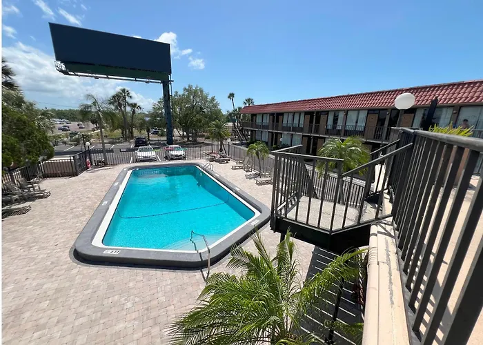 Tarpon Shores Inn