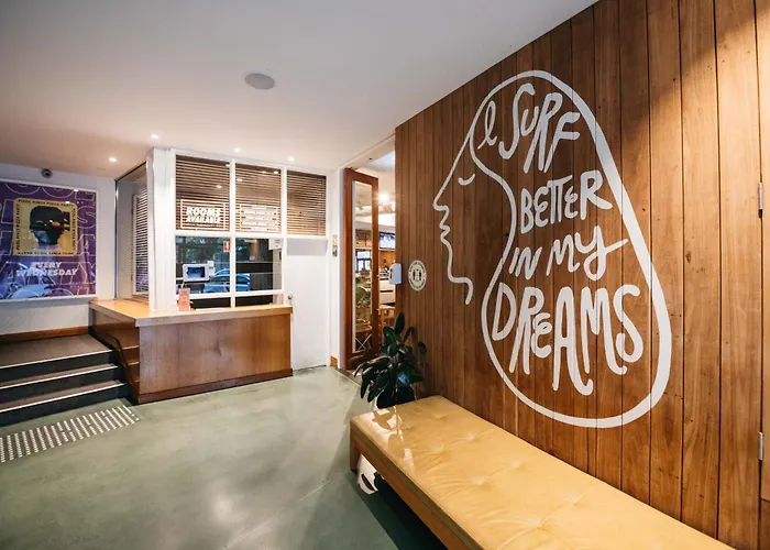 Barrys Beach Road Hotel