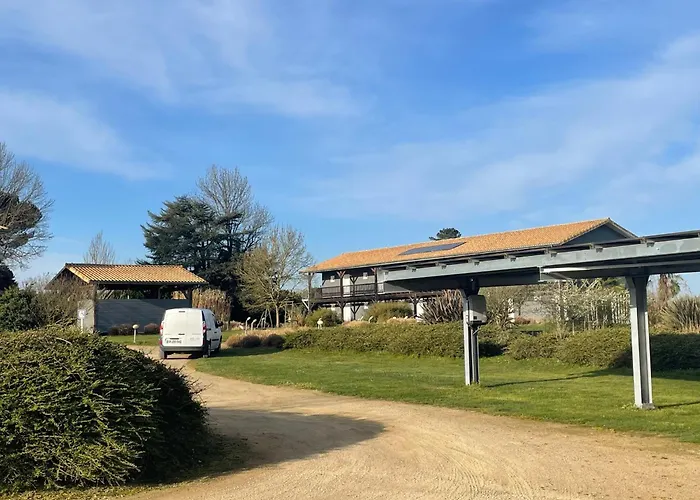 Hotel Lodge La Petite Couronne