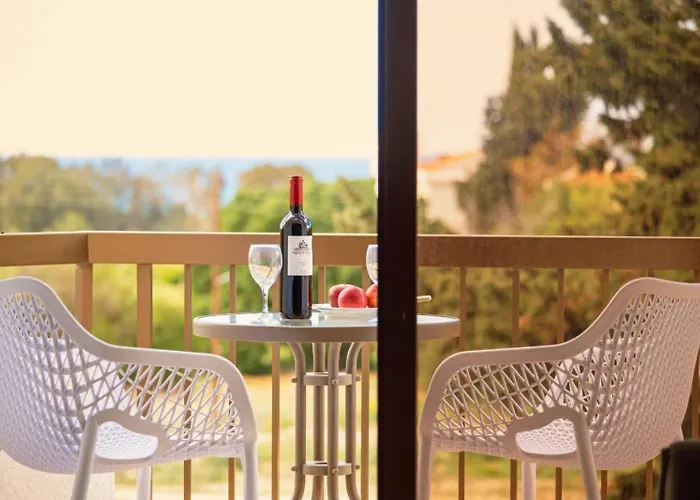 Follow The Sun Hotel Apartments Polis