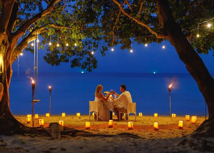 Phi Phi Holiday Resort, Leam Tong Beach