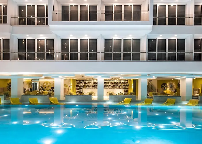 Astoria Current Hotel Manoc-Manoc