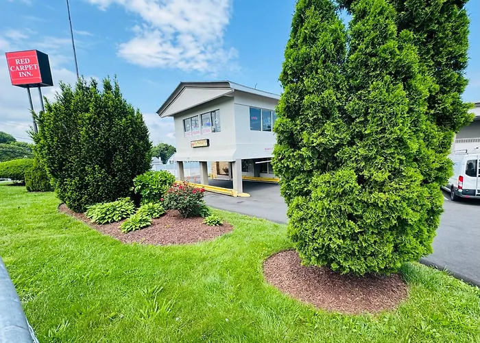 Red Carpet Inn - Stamford