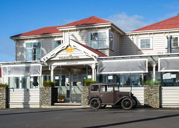 Tuakau Hotel