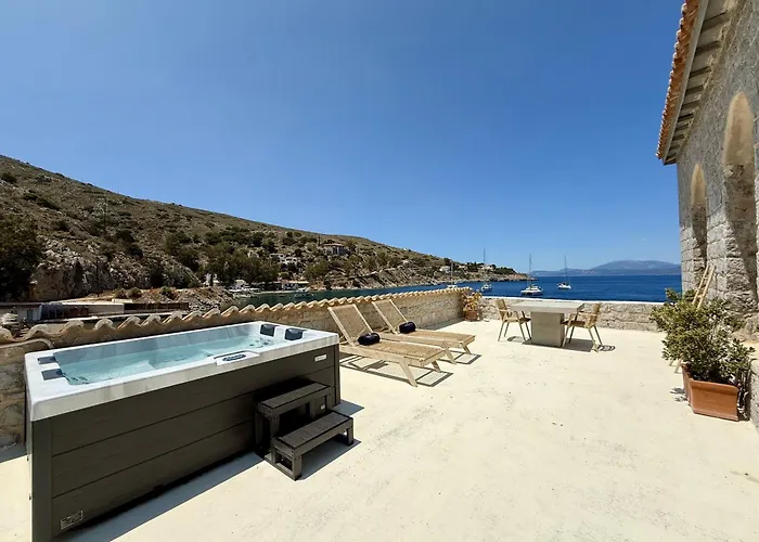 Mandraki Beach Resort