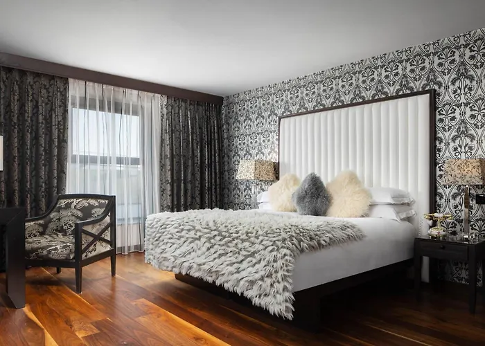 The Twelve Hotel Barna 