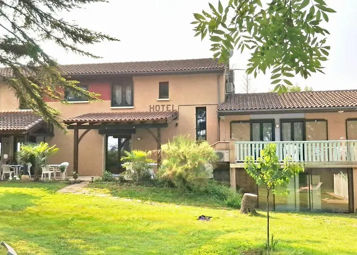 Hotel Logis Relais de Frejeroques à Foissac 