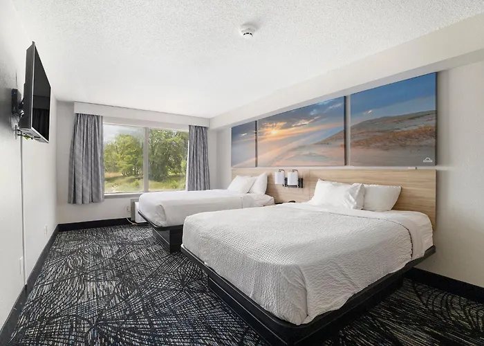 Days Inn & Suites By Wyndham Norton Shores Muskegon