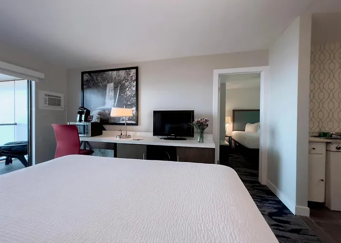 The Oceanside, A Coast Hotel Sechelt