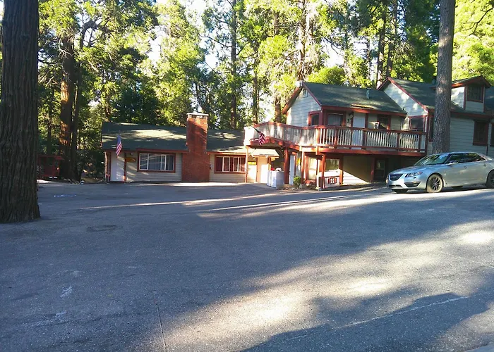Crest Lodge Historic Mountain Inn