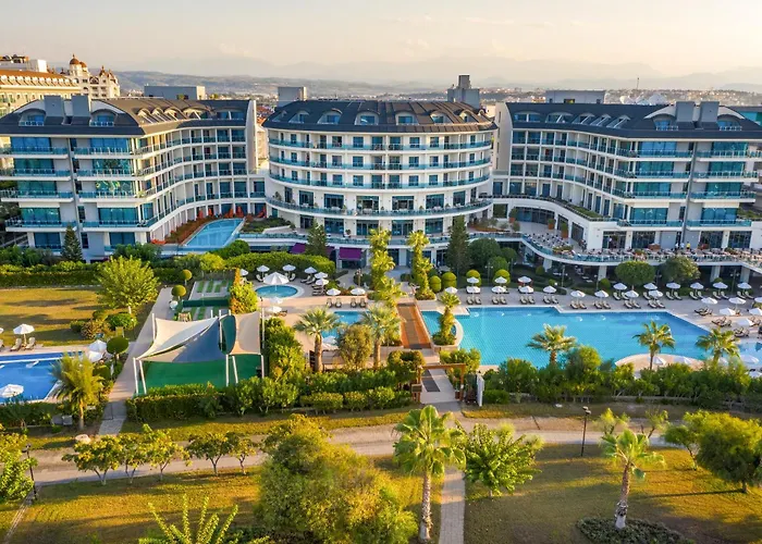 Commodore Elite Suites & Spa (Adults Only)