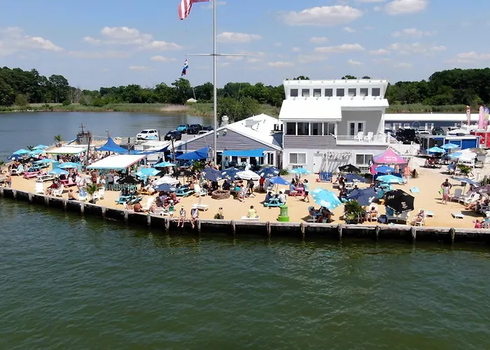 Lowes Wharf Marina Inn