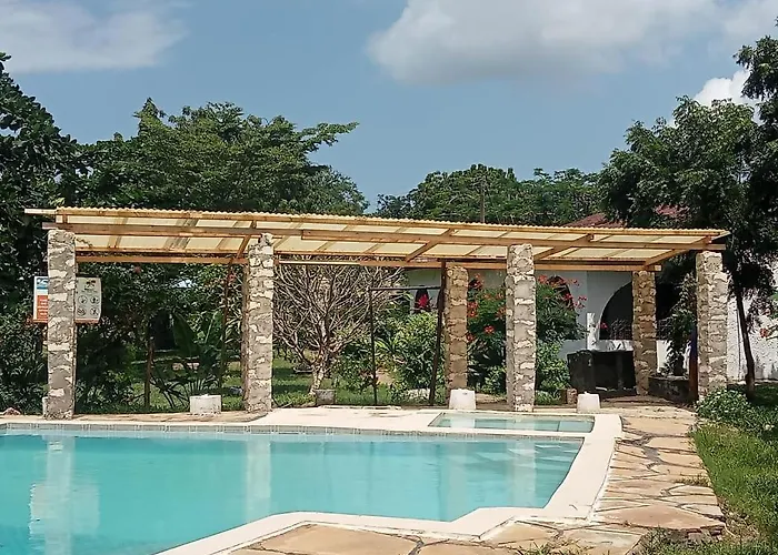 Fred Hunter Villa Tiwi