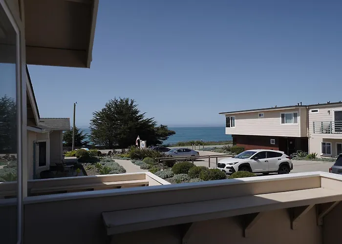 Cambria Landing Inn And Suites