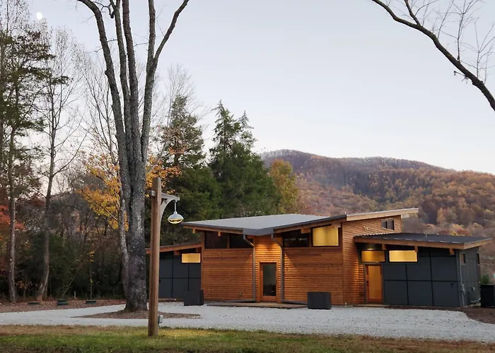 Piedmont Grove Lodging