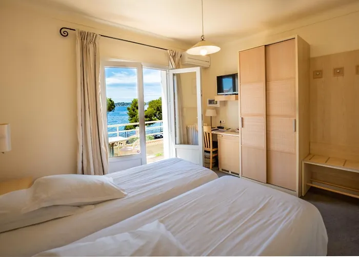 Logis Hotel Le Provencal Rest Les Muriers Les Issambres