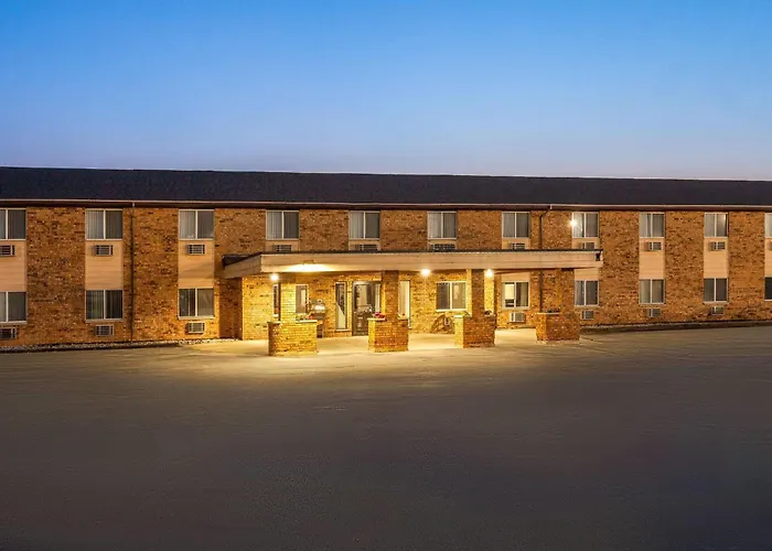 Baymont By Wyndham Manistee Hotel