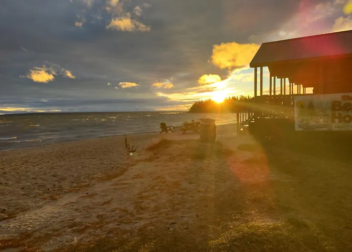 Beach House Lakeside Cottages