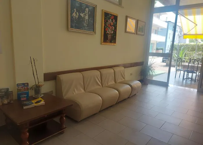 Hotel Holiday Garnì
