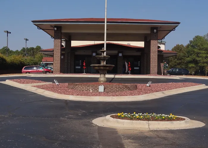 Econo Lodge Inn & Suites Huntsville University Area