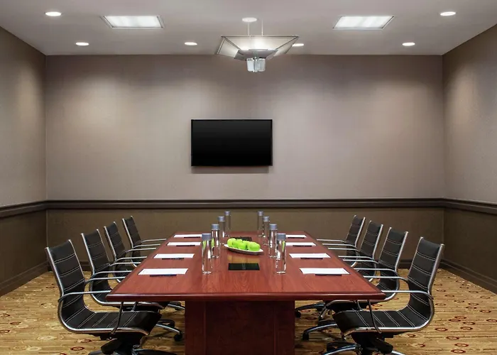 Doubletree By Hilton Hotel Newark Airport
