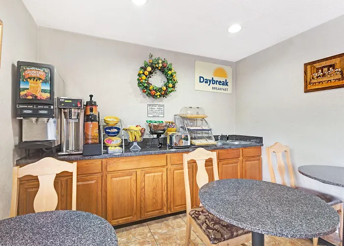 Days Inn By Wyndham Fort Myers