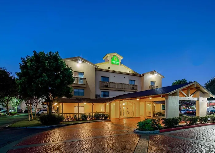 La Quinta Inn & Suites By Wyndham Spectrum