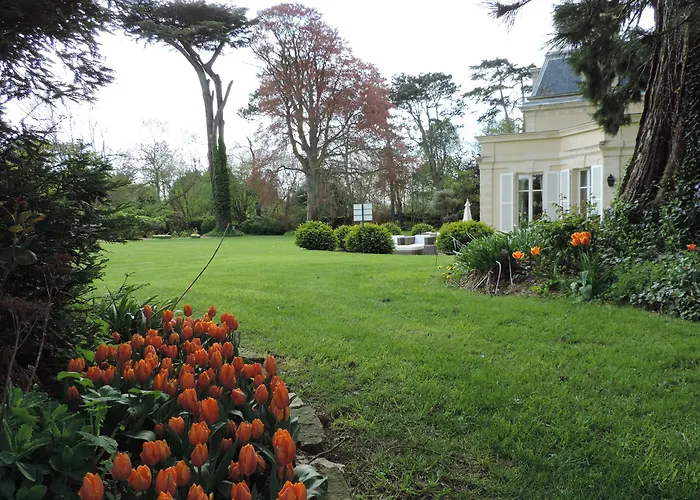 Chateau La Cheneviere Port-en-Bessin-Huppain