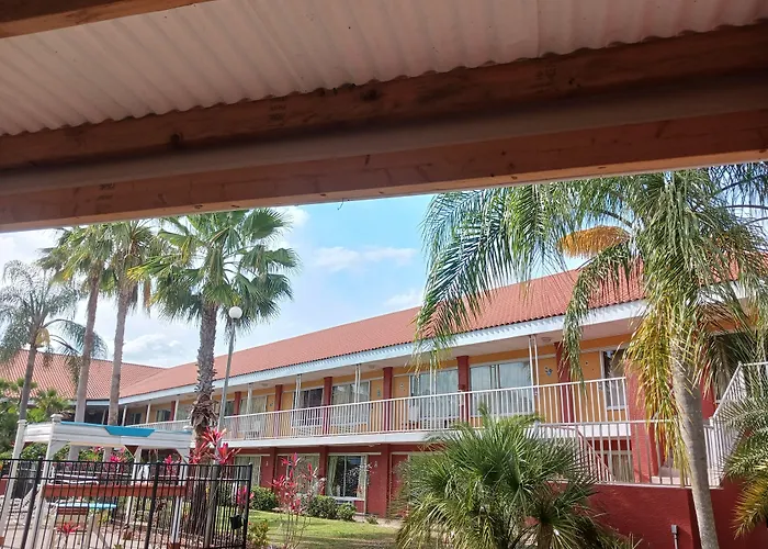 Days Inn By Wyndham Cocoa Cruiseport West At I-95/524