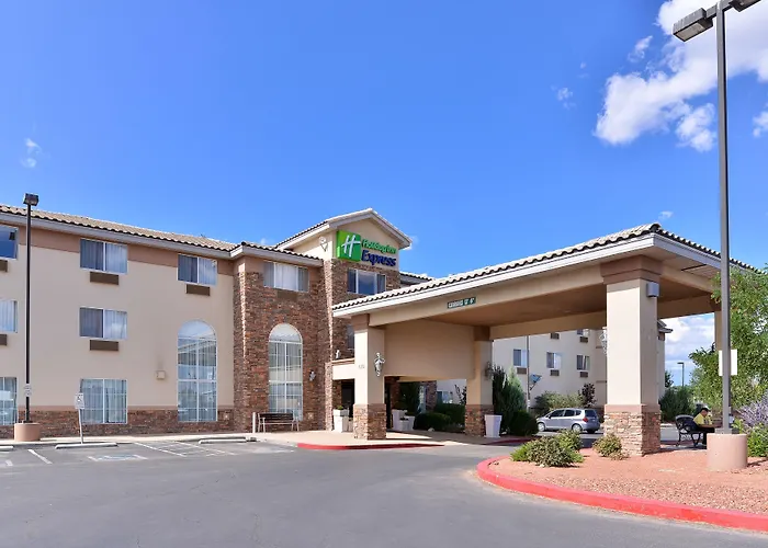 Holiday Inn Express & Suites Farmington Bloomfield By Ihg