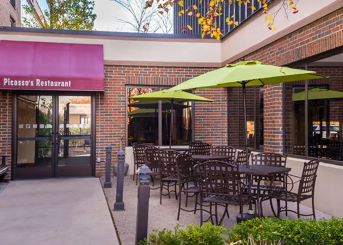 Holiday Inn & Suites Warren By Ihg