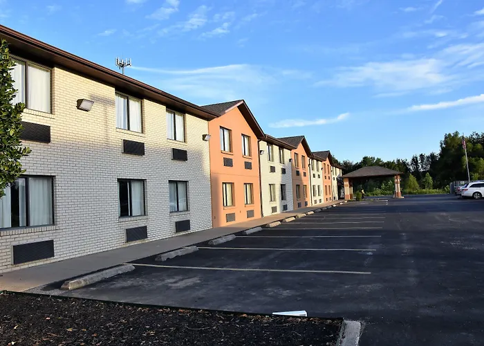 Quality Inn & Suites Metropolis I-24