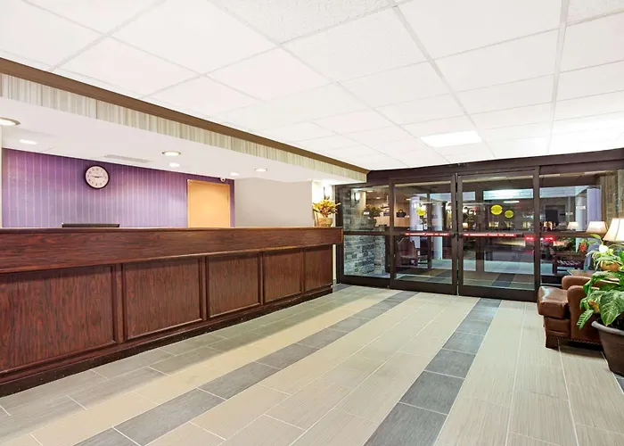 Days Inn By Wyndham City Center Oyster Point