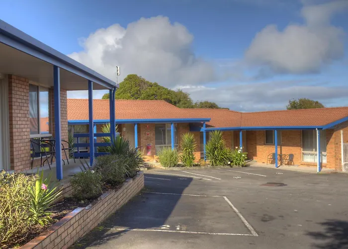 Blue Whale Motor Inn & Apartments