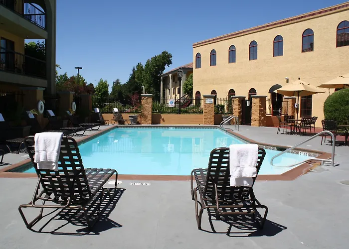 Best Western Plus Heritage Inn