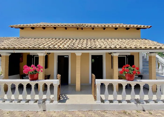 Villa Eleni Holidays Resort - With Pool Near The Beach Sidárion