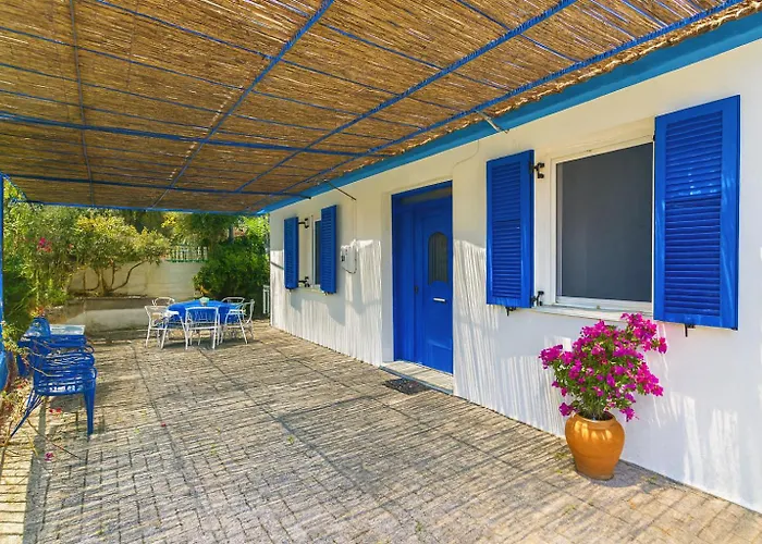 Blue White Apartments - Kefallonia Poolside Retreats Spartià