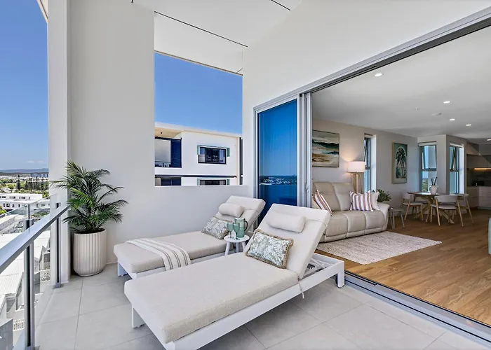 Azzure Bokarina Penthouse- Brand New- Ocean View- Resort Style Pool- Steam Room