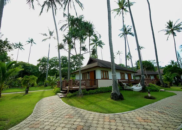 Phi Phi Holiday Resort, Leam Tong Beach