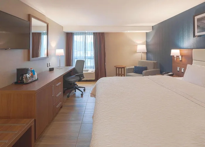 Hotel Hampton by Hilton Monterrey Galerías