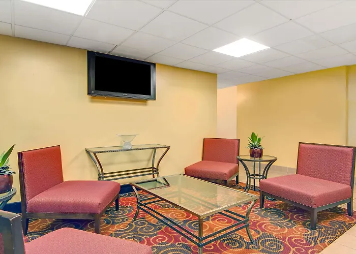 Super 8 By Wyndham Stamford/New York City Area