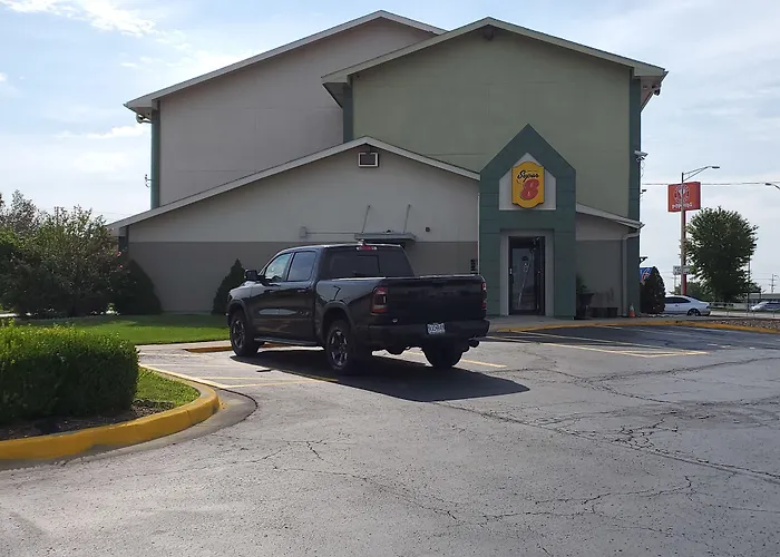 Super 8 By Wyndham Kansas City At Barry Road/Airport