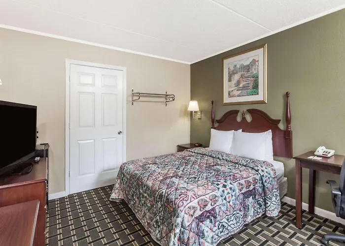 Days Inn By Wyndham Lenoir City