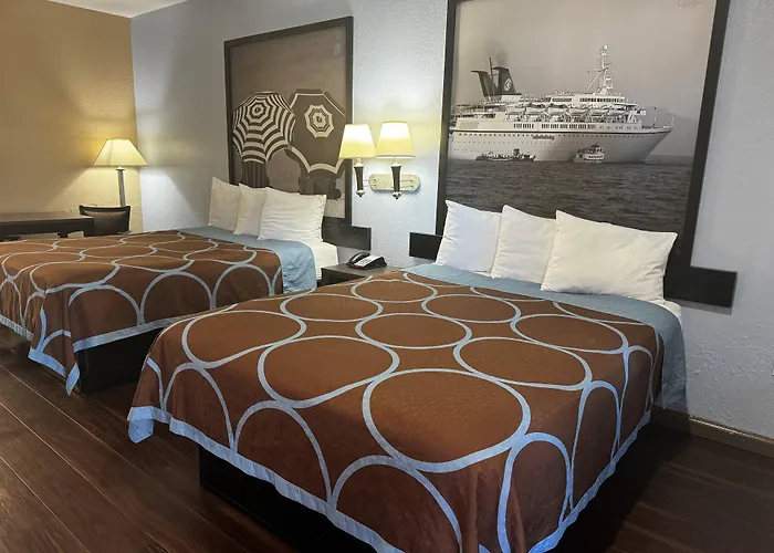 Hotel Super 8 By Wyndham Galveston