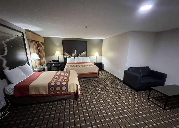 Super 8 By Wyndham League City Kemah Area