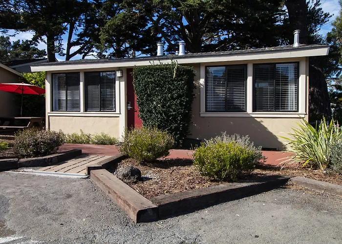 Monterey Peninsula Inn