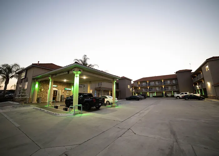 Mid City Inn & Suites