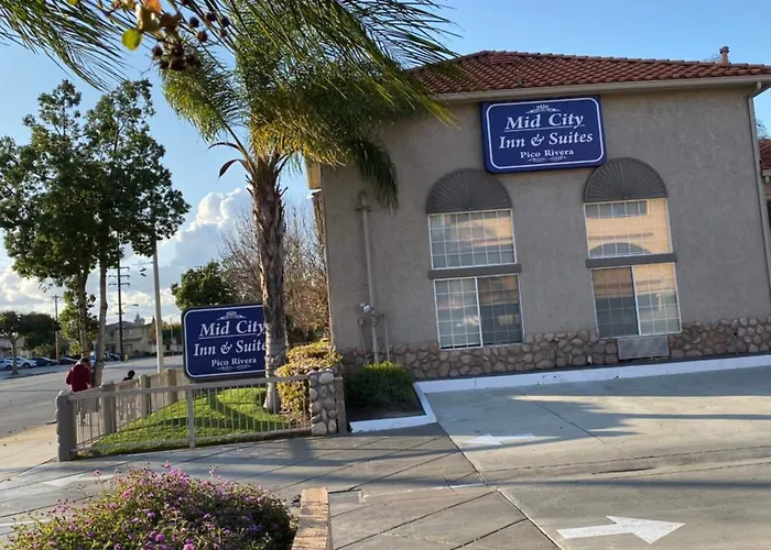 Mid City Inn & Suites