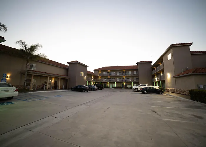 Mid City Inn & Suites